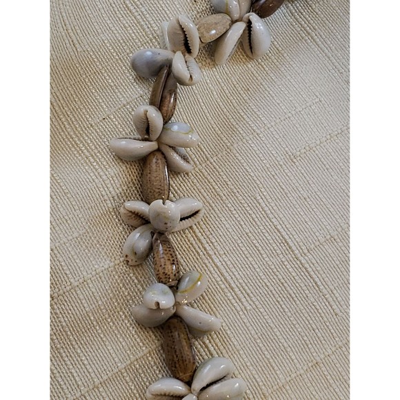 Vintage Unsigned Cowry/Cowrie Shell 17" Long Strand Statement Necklace, Chunky - Picture 3 of 7